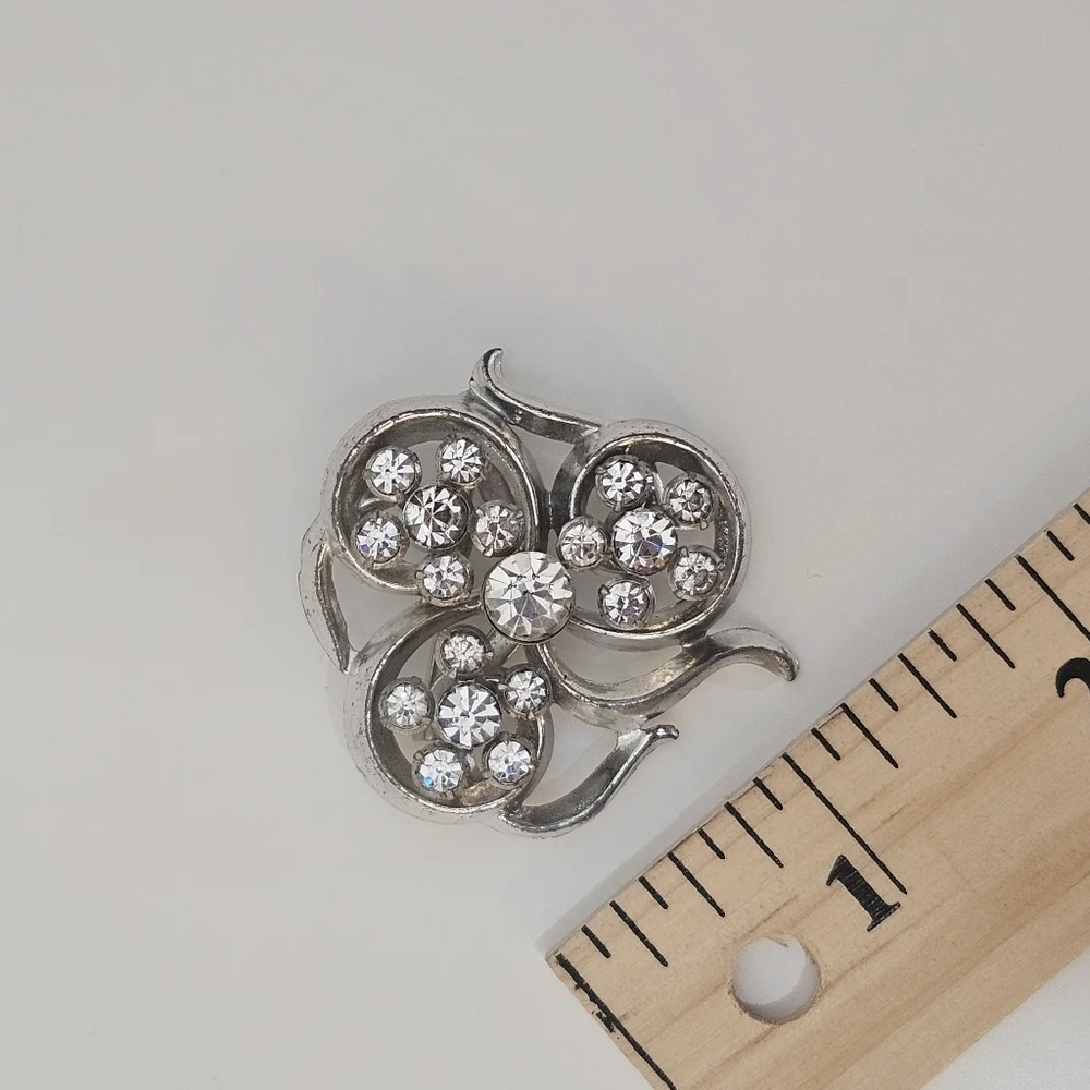 Vintage silver tone rhinestone flower brooch pin